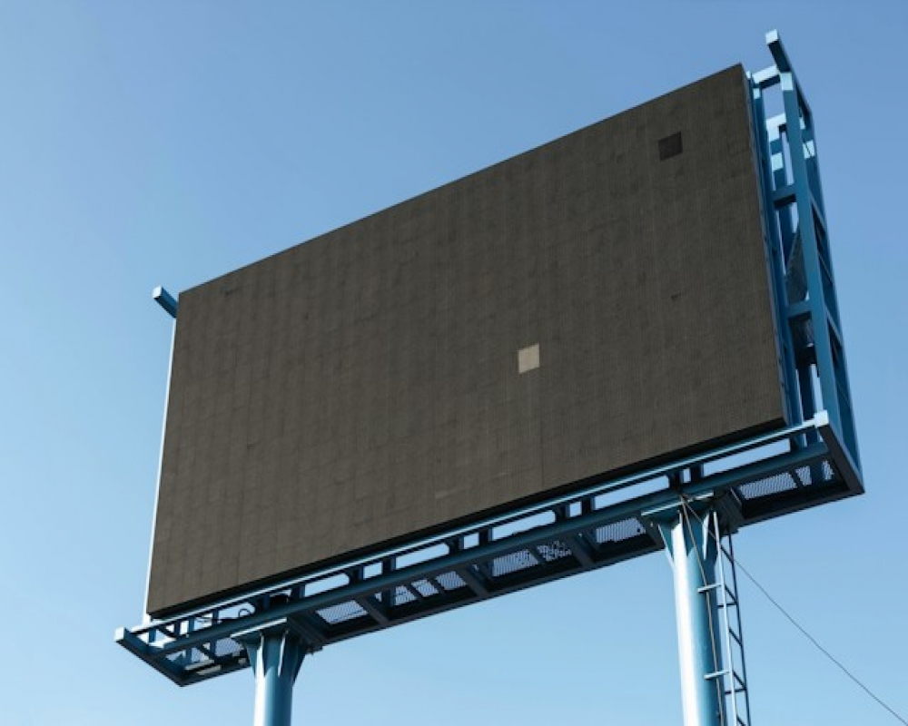 İşletmeniz için en doğru cephe reklamı ve tabela modelini seçin! Malzeme seçimi, kurumsal renk uyumu ve yerel SEO ipuçlarıyla rehberimizi hemen inceleyin.